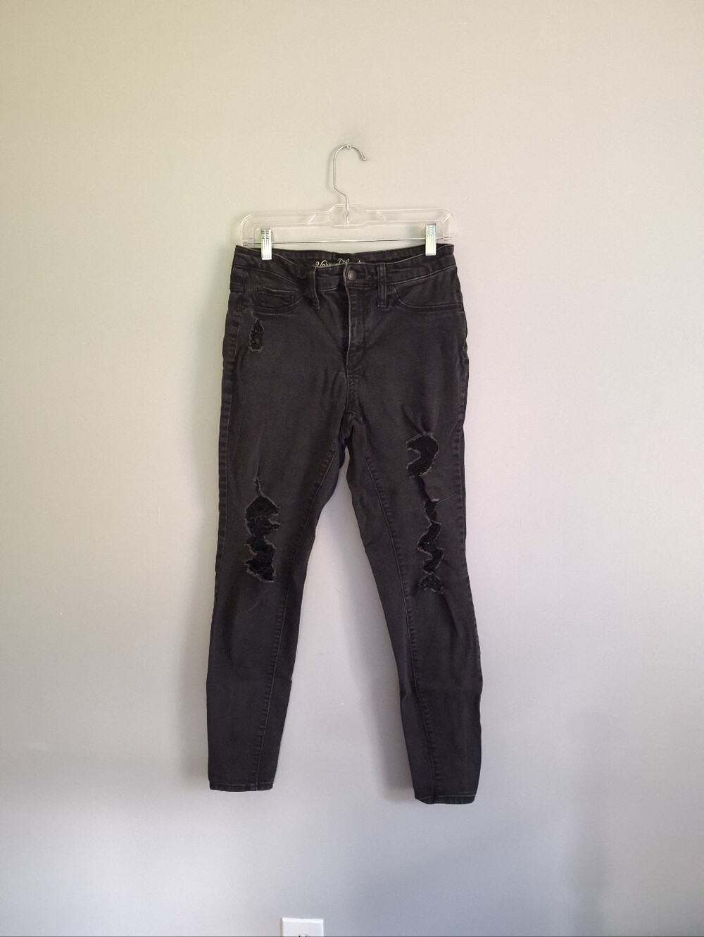 Universal Thread Black High Rise Distressed Jeggings